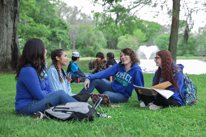 UHCL Alums Pledge $1 Million for Scholarships